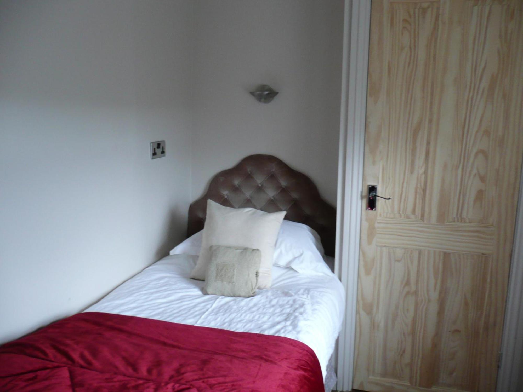 Hollybush Inn Greenhaugh الغرفة الصورة